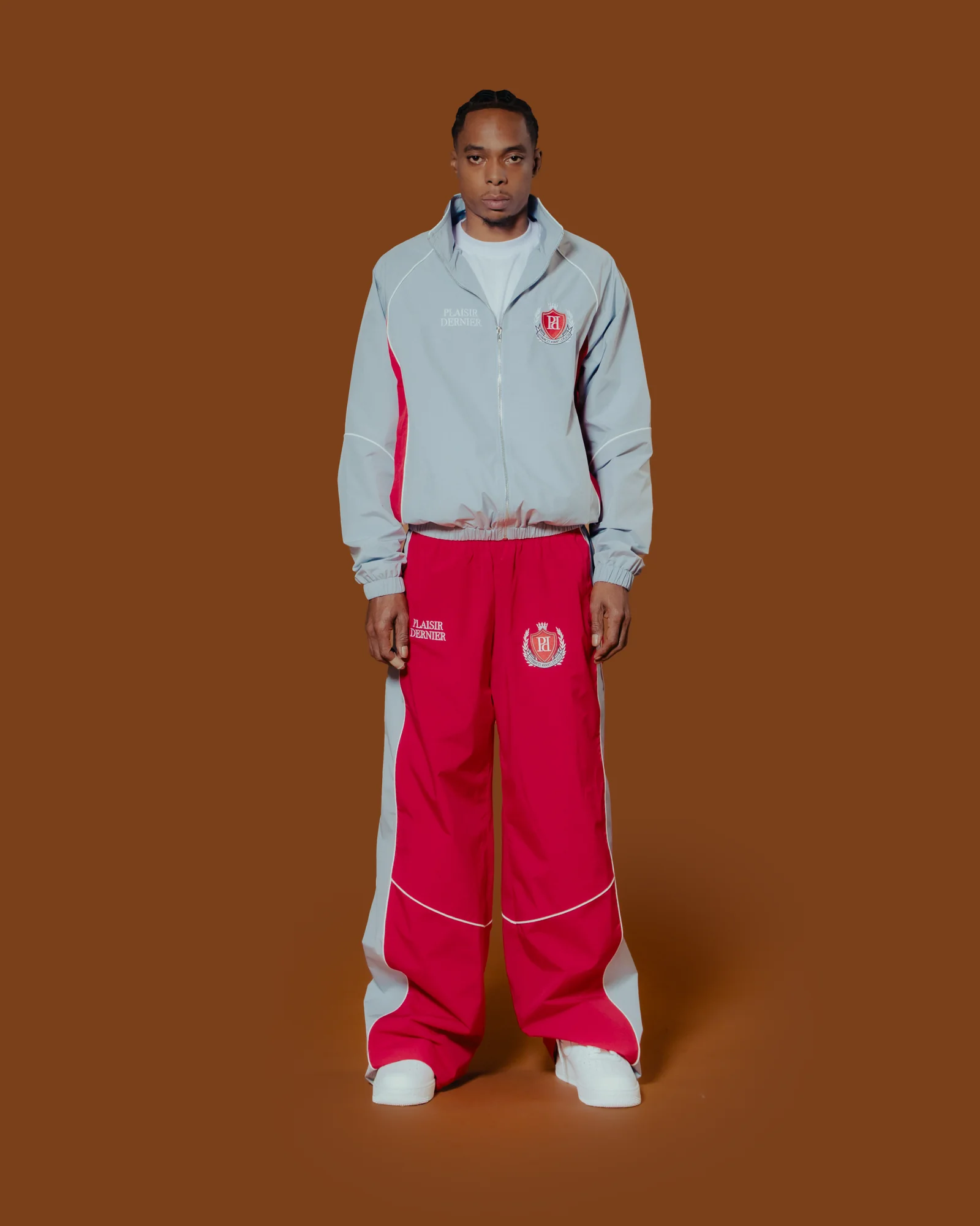 Grey and red Plaisir Dernier track set, front